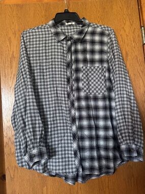 Maurices Black & White Plaid Button-Down Shirt